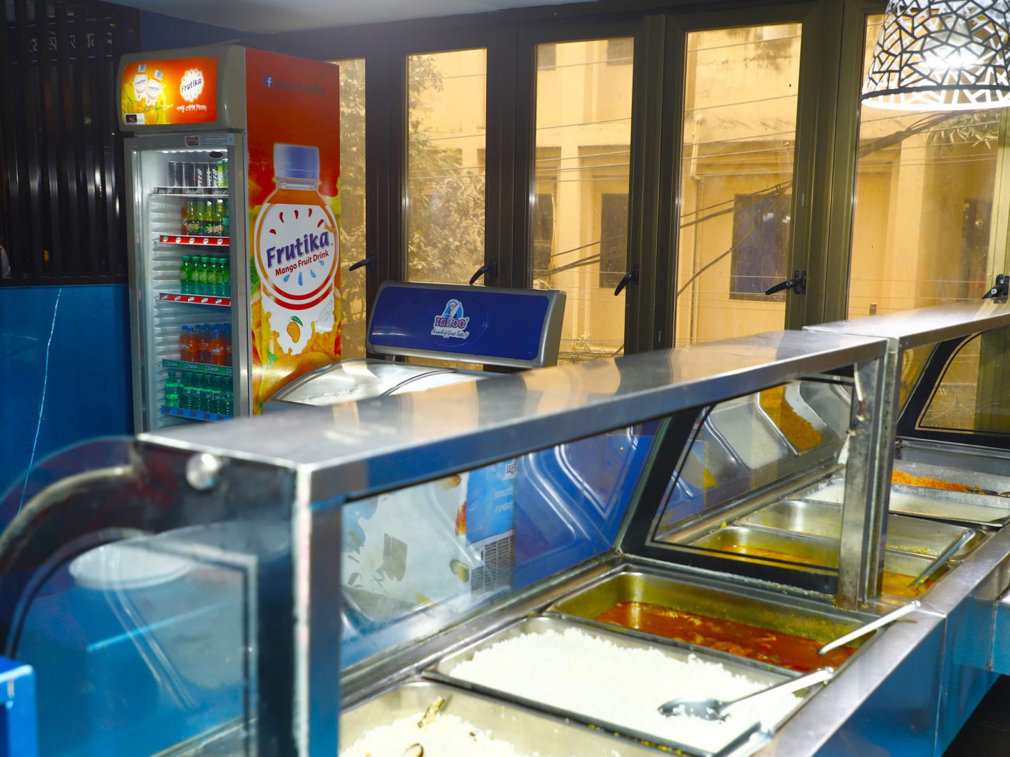 Cafeteria 6 MG 6823 scaled